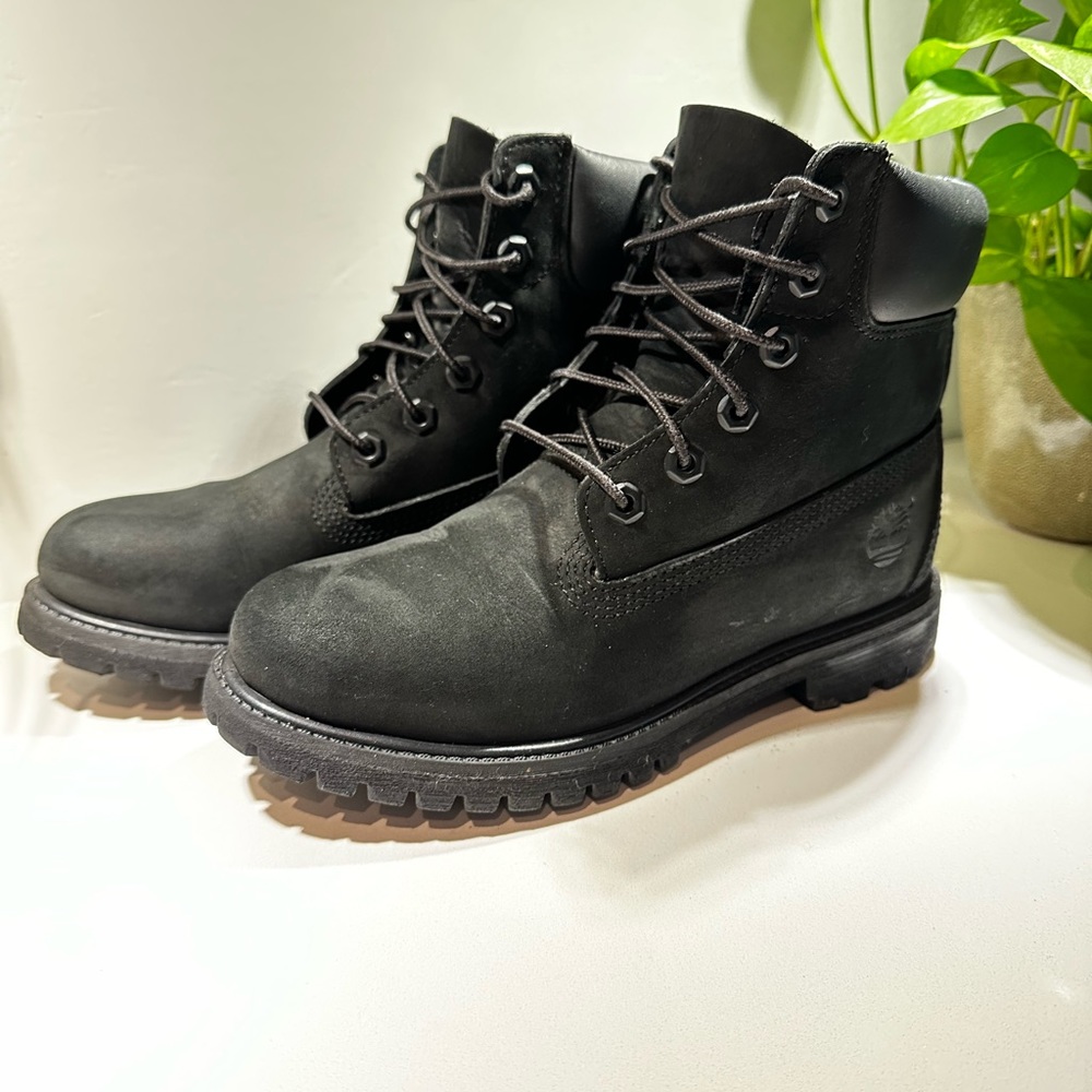 Timberland Premium 6” Black women’s size 7 Classic boots